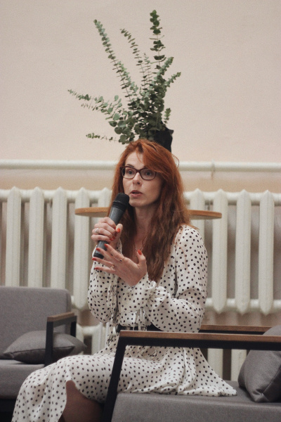 Осознанная мода: в Киеве учились шить ковры и сдавали одежду на благотворительность