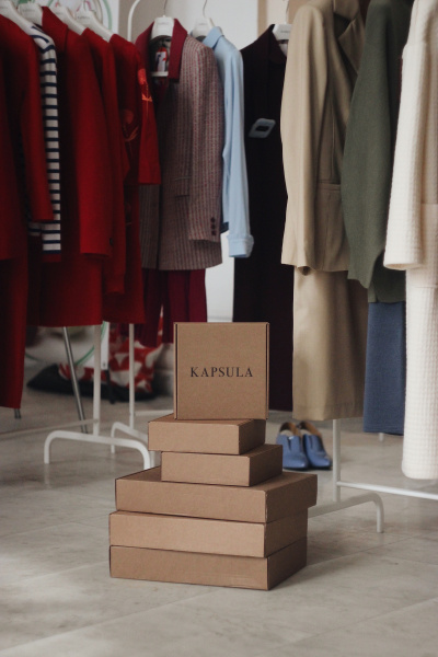 Осознанная мода: в Киеве учились шить ковры и сдавали одежду на благотворительность