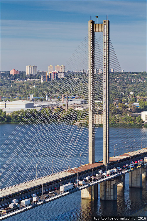 Удивительный Киев: фотограф показал новый ракурс на Южный мост