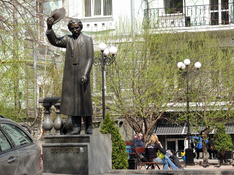 Фото: Пам'ятник Шолом-Алейхему в Києві