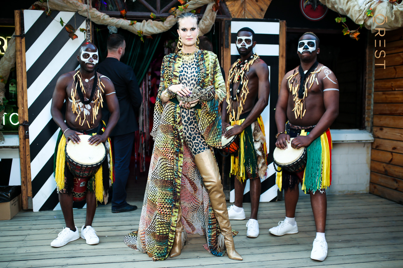 Знаменитая украинская модель Алла Костромичева устроила "джунгли" в центре Киева (фото)