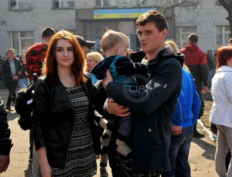 В Украине стартовал весенний призыв: в Харькове состоялись торжественные проводы (фото)