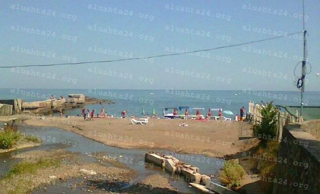 В оккупированной Алуште людей хоронят прямо в реке (фото)