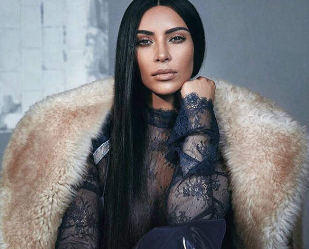 Ким Кардашьян удивила поклонников появлением на Хэллоуине в костюме покойной певицы (фото)