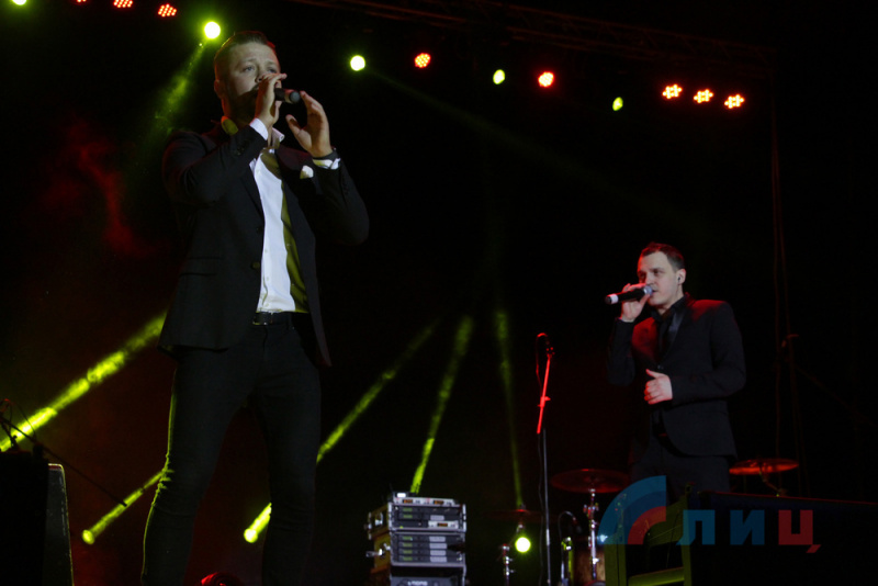 В оккупированном Луганске выступил бывший солист группы "Hi-Fi", которому запретили въезд в Украину