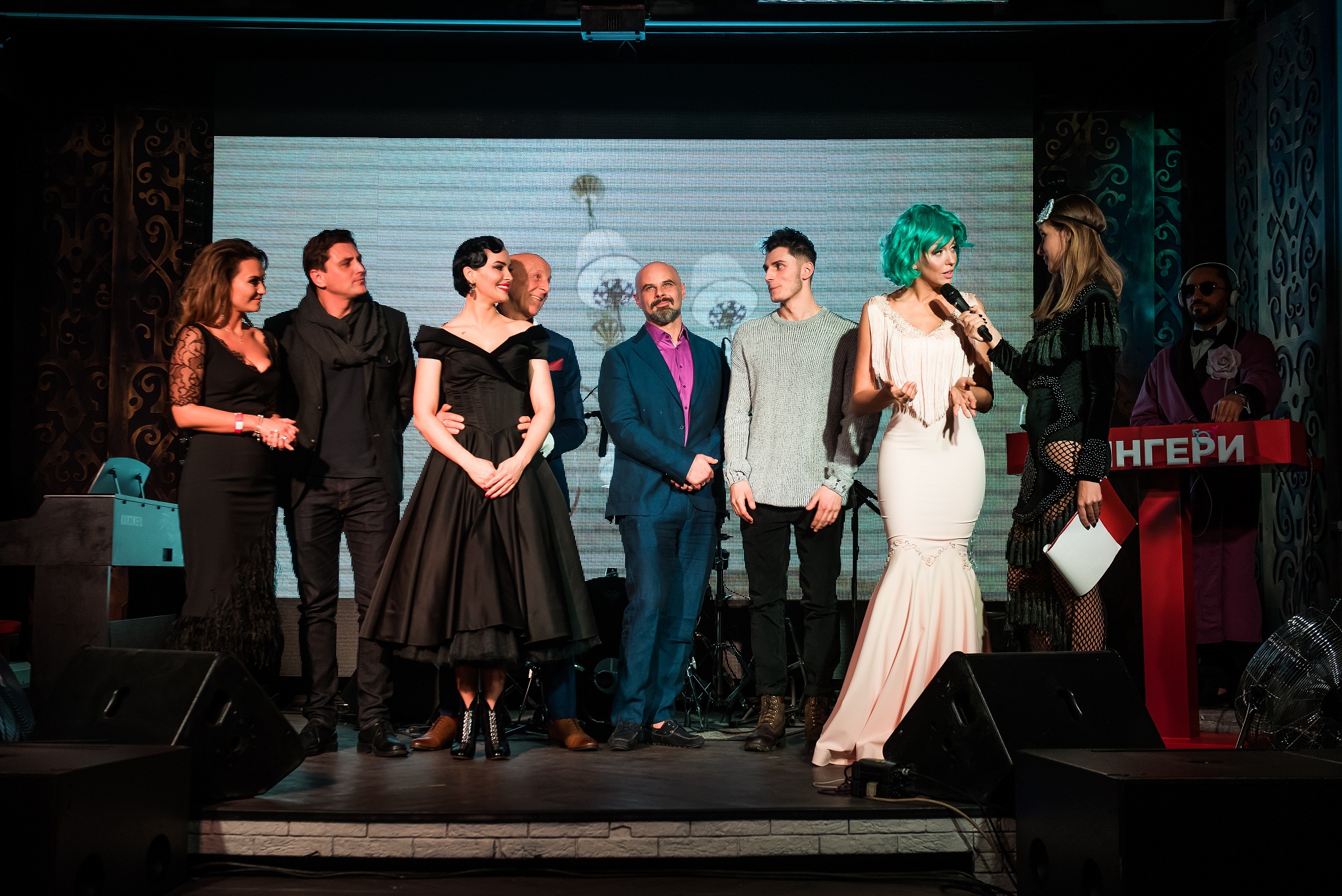 Вечеринка в "постельных" тонах: Полякова и Астафьева презентовали секс-комедию "Свингеры"