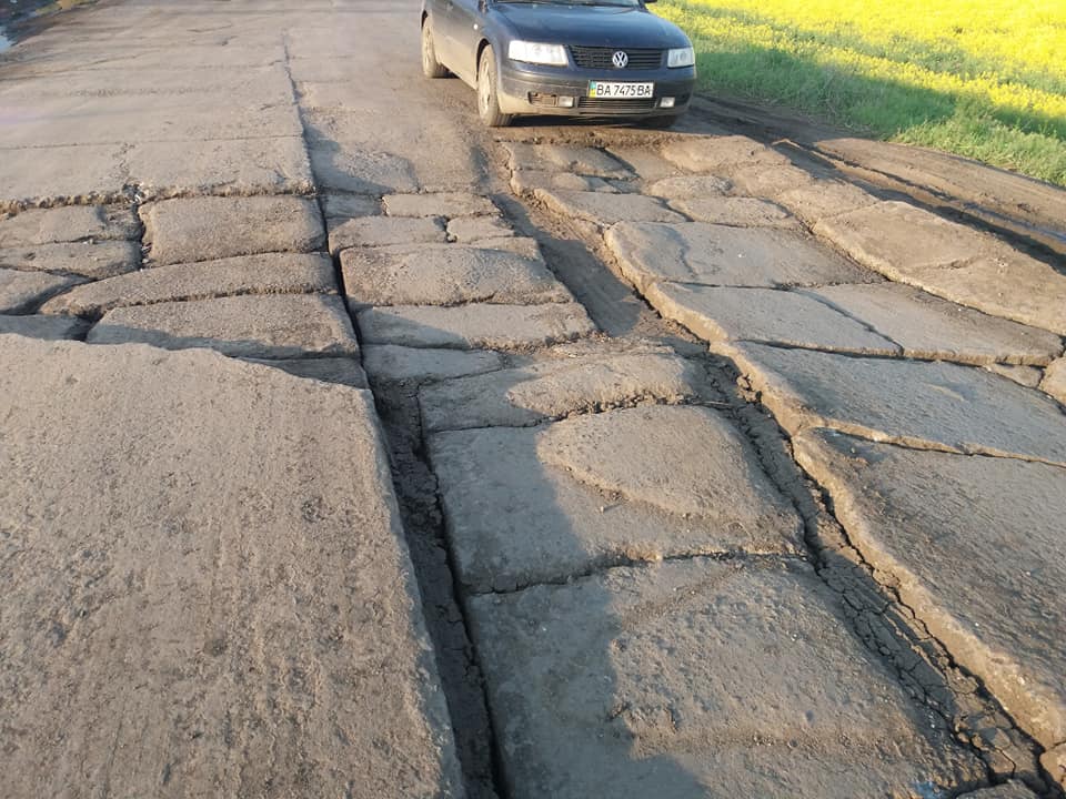 Плити ворушаться ніби живі: українців шокувала траса міжнародного значення