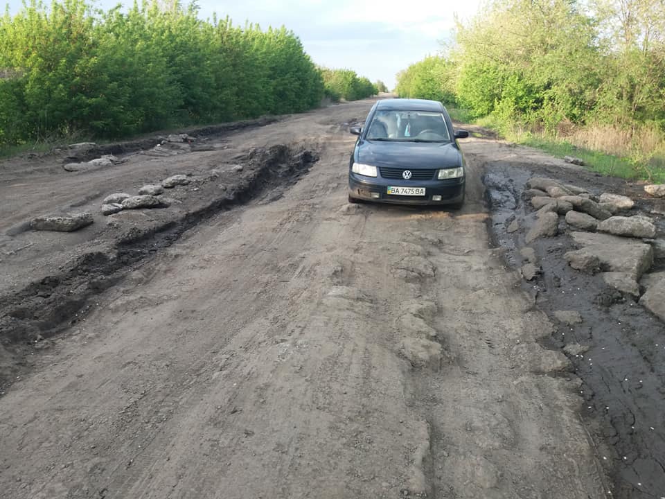 Плити ворушаться ніби живі: українців шокувала траса міжнародного значення