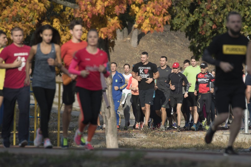 Кличко протестировал первую современную беговую дорожку в Киеве