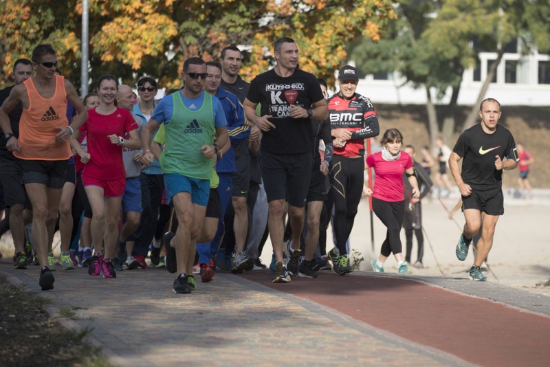 Кличко протестировал первую современную беговую дорожку в Киеве
