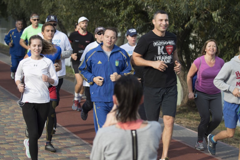 Кличко протестировал первую современную беговую дорожку в Киеве