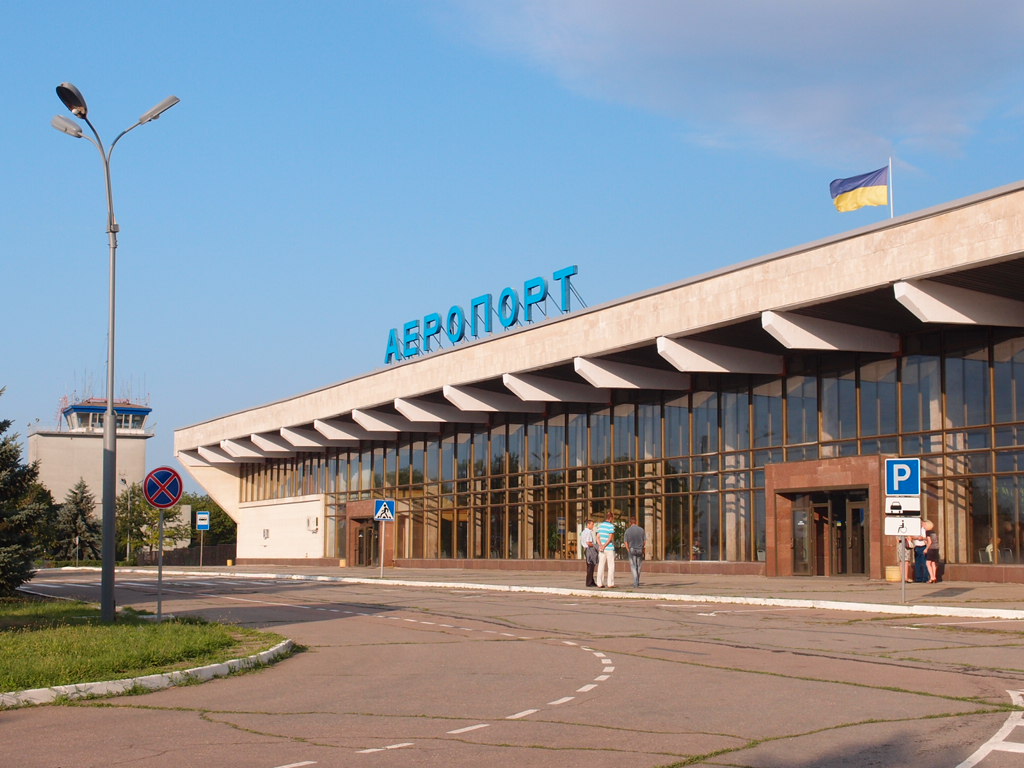 В Херсоне вспыхнул языковой скандал: в аэропорту отказались обслуживать на украинском