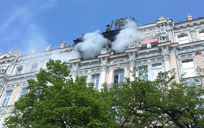 У центрі Києва горить пам'ятник архітектури