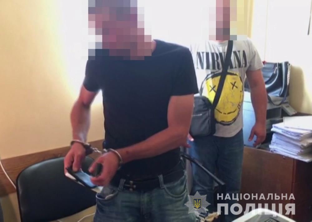 В Одессе муж выбросил жену с балкона квартиры: все подробности
