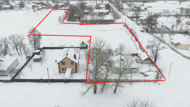 П'ять квартир за день: журналісти розсекретили величезні маєтки скандального лікаря