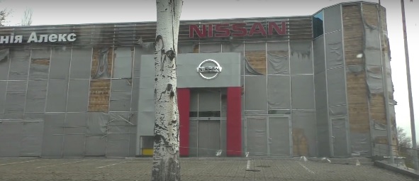 Блогер показал упадок оккупированного Донецка на примере автосалонов