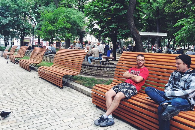 Гео Лерос о дизайнерских лавочках в парке шевченко