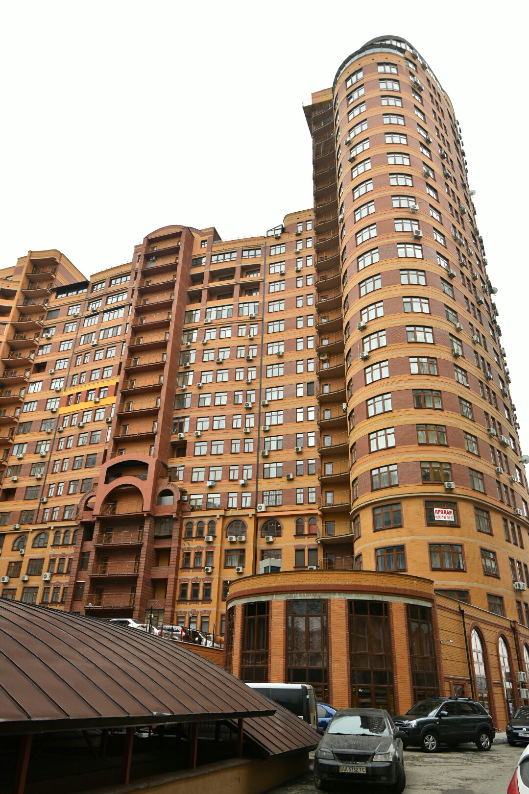 Элитный дом в центре Киева: журналисты показали новое жилье советника главы МВД