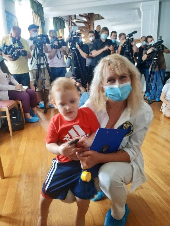 В Україні однорічний "спартанець" встановив приголомшливий спортивний рекорд: 430 вправ на прес