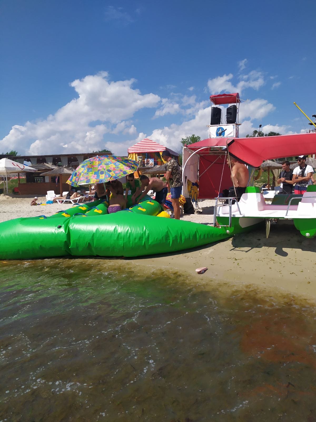 У Залізному Порту чоловік сильно постраждав на водному атракціоні: відмовили руки і ноги