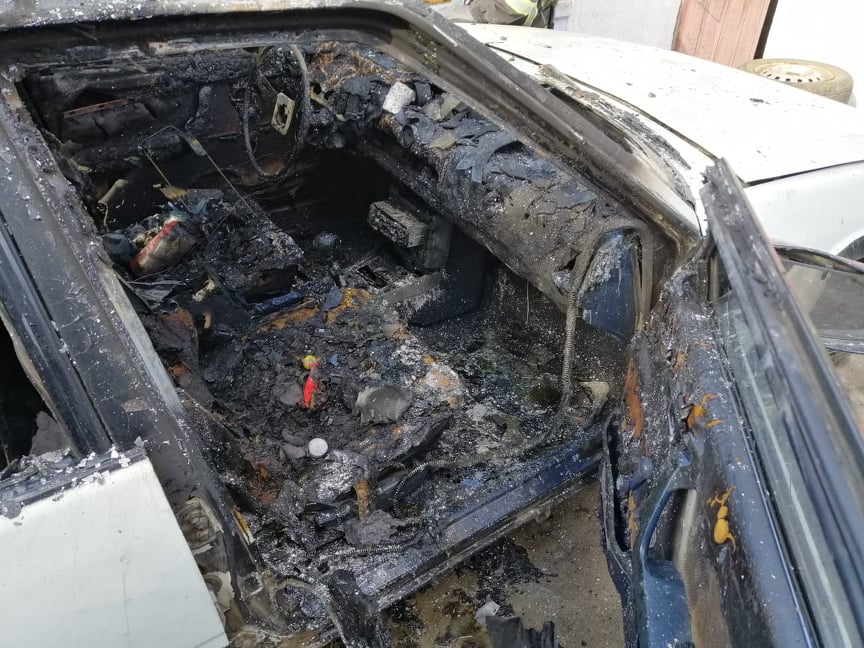 Сім'я ледь не втратила дитину: під Миколаєвом 3-річна дівчинка спалила автомобіль