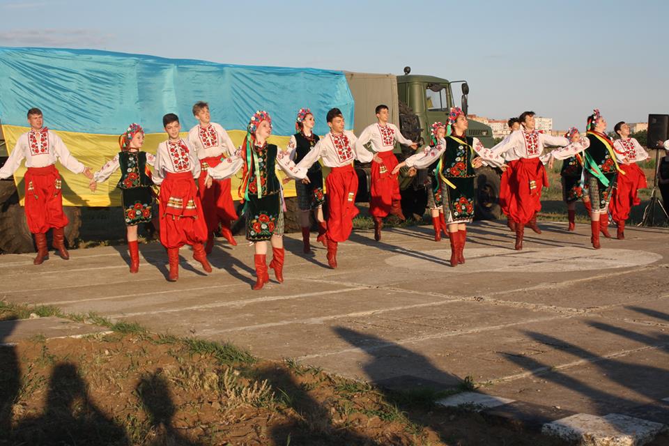 В Белгород-Днестровском с оркестром встретили артиллеристов из зоны АТО