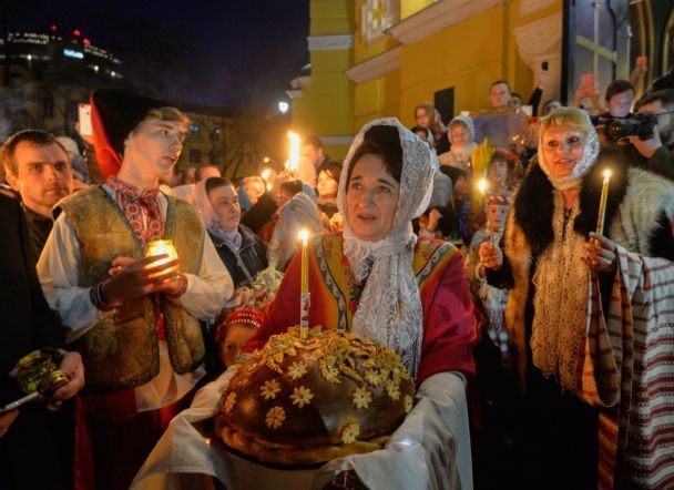 "Божественная тайна": как Владимирский собор встретил Благодатный огонь (фото)
