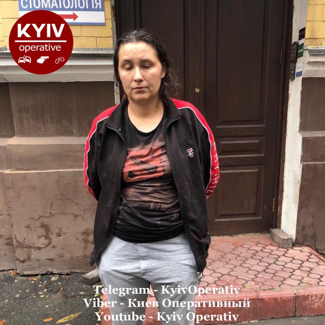Одна відволікає, інша прикриває, третя краде: у Києві спіймали банду злодійок
