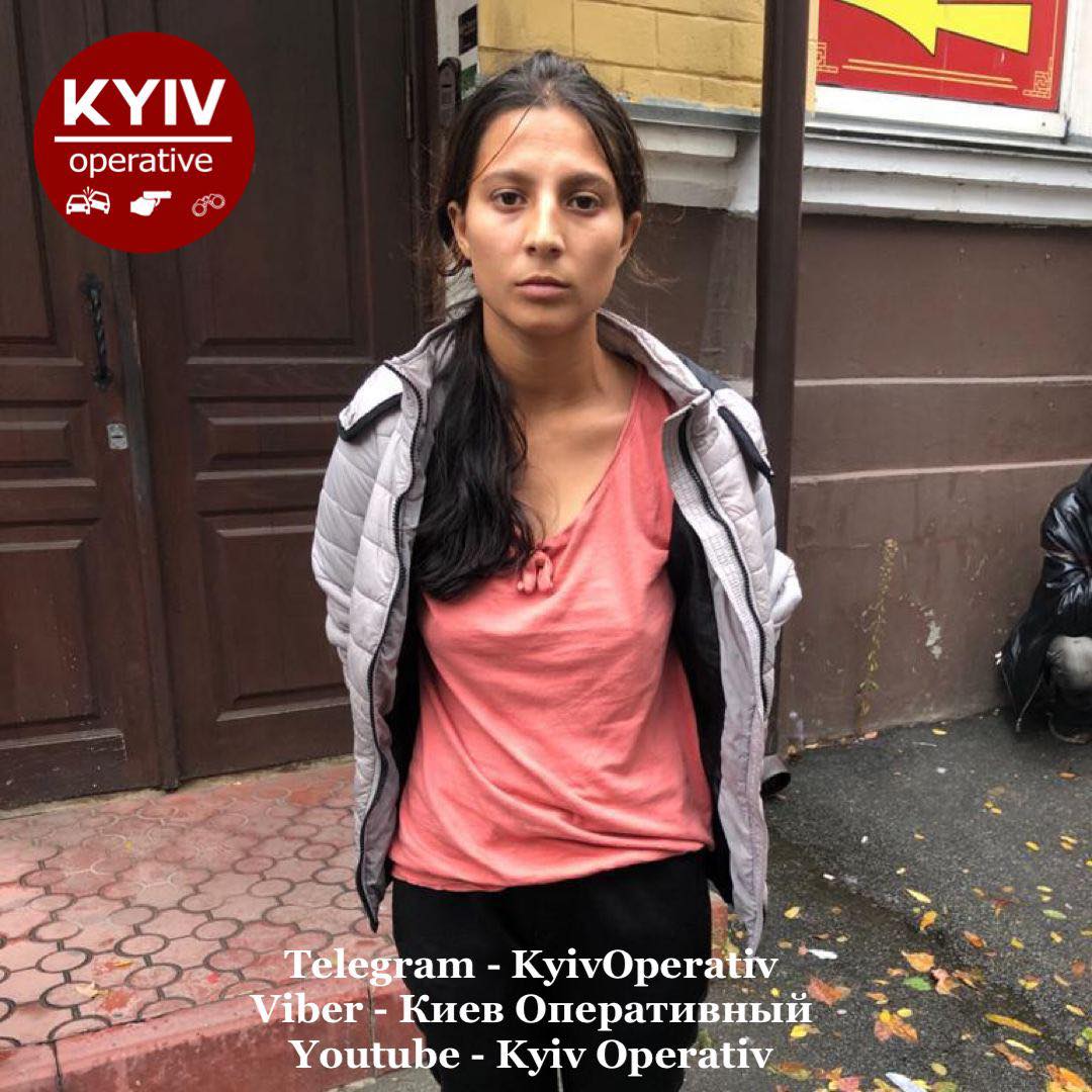 Одна відволікає, інша прикриває, третя краде: у Києві спіймали банду злодійок