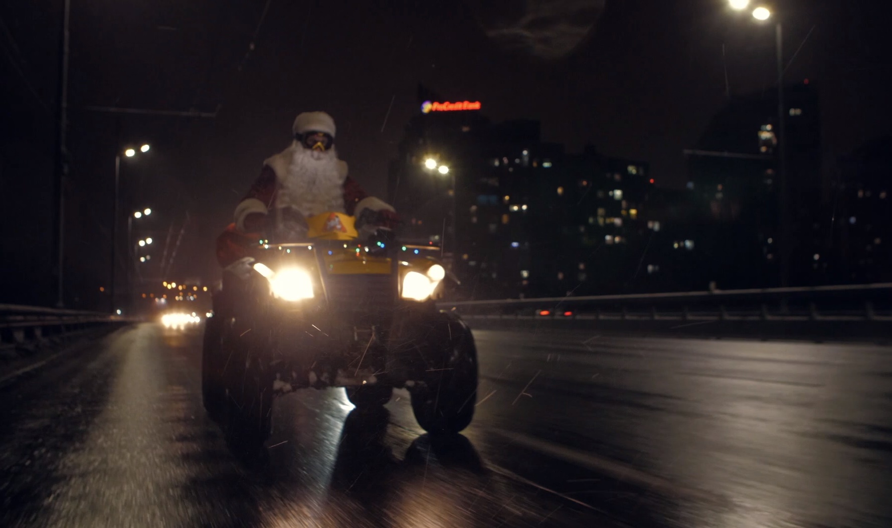 Кличко на квадроцикле поздравил украинцев с праздниками