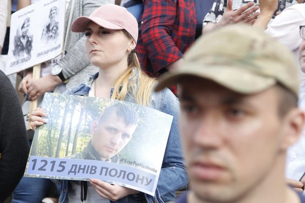Обмін тричі зривали: зворушлива історія танкіста, якого захопили в полон біля ДАП (відео)