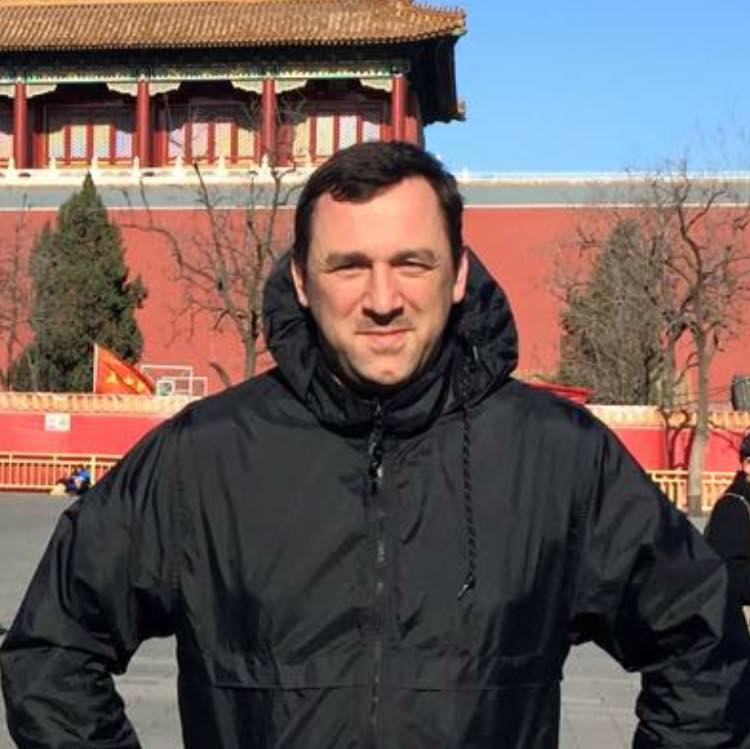 "Винесли навіть хрестики": у Києві пограбували квартиру головного "рухівця"