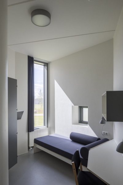 "Хотели бы отсидеть?": блогер показал самую гуманную тюрьму в мире (впечатляющие фото)