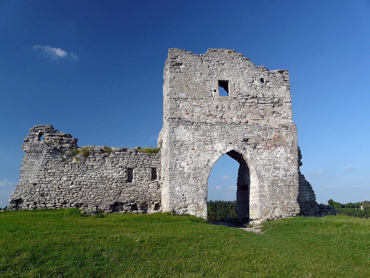 Куди поїхати на вихідні у березні: весняний Кременець, перші проліски і затишний Дрогобич