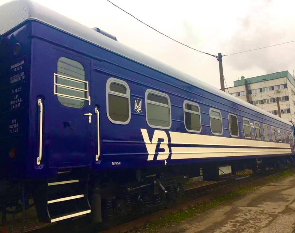 Появились фото вагонов "Укрзализныци" после ремонта: довольны не все