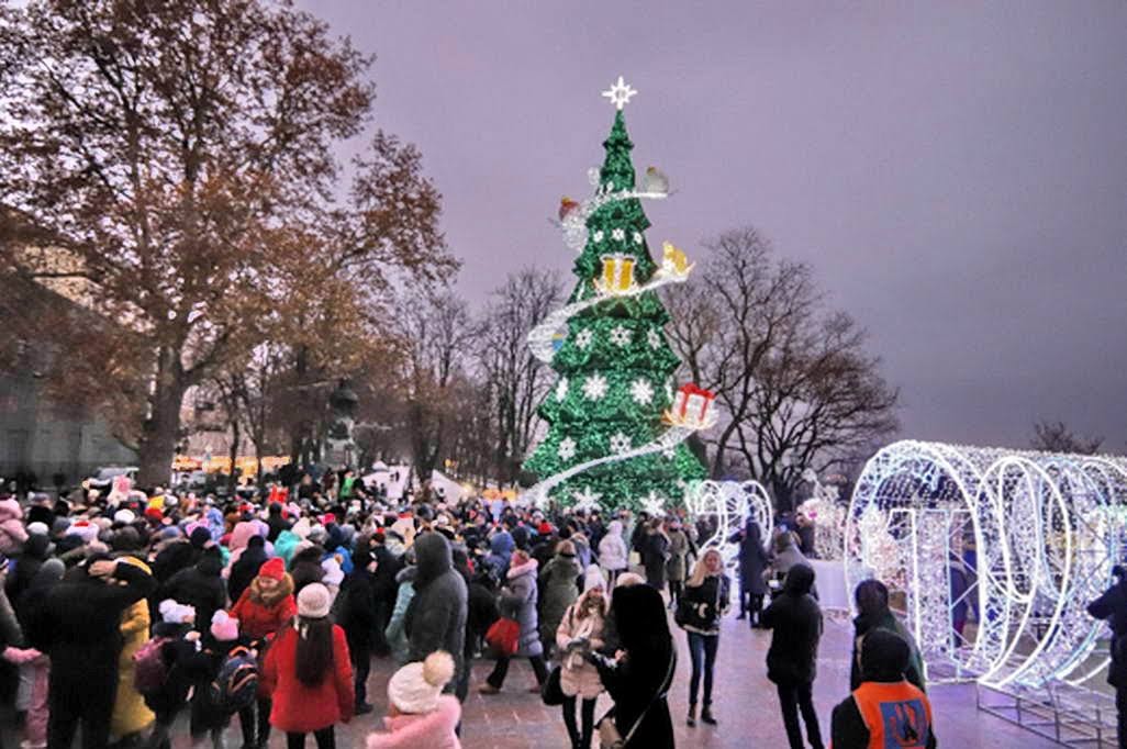 Лучшие главные елки украинских городов: потрясающие фото