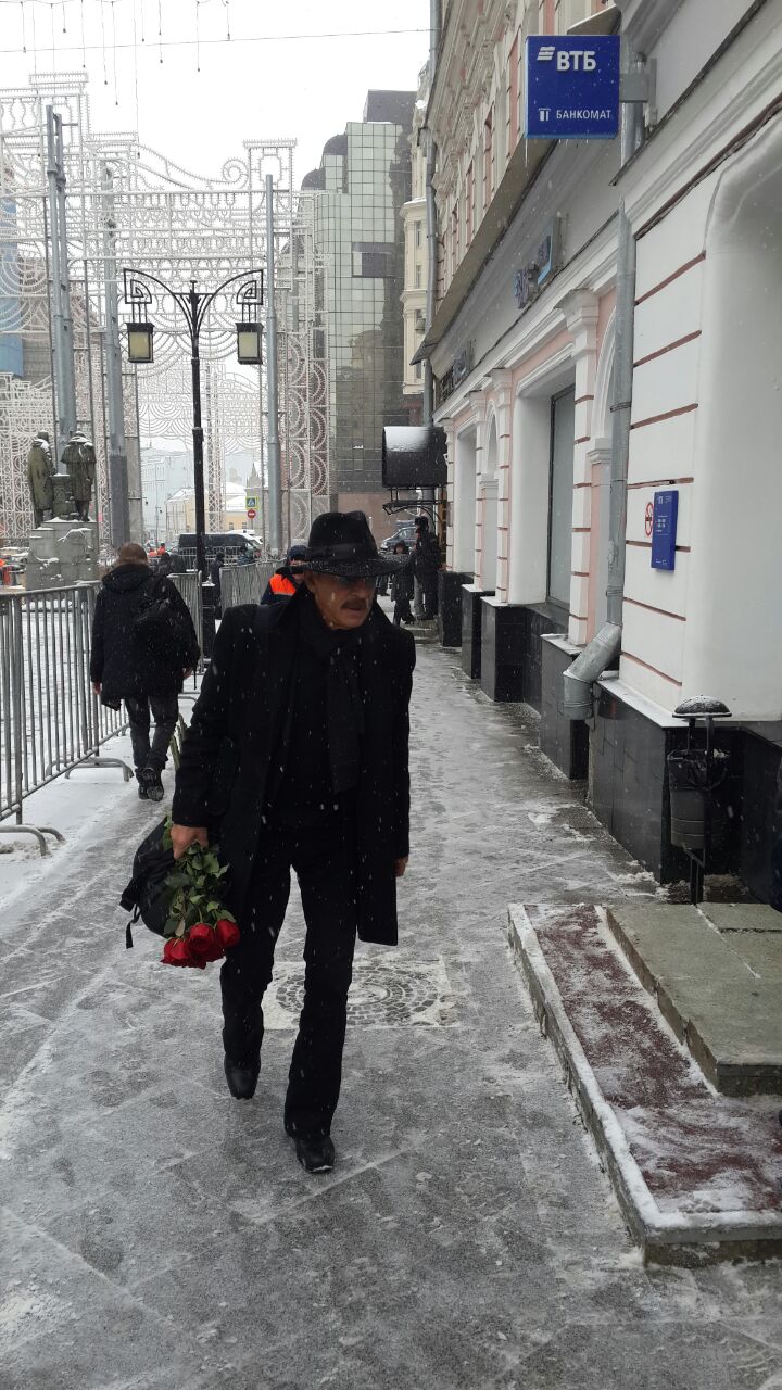 Толпы людей: в Москве попрощались с Олегом Табаковым (фото)