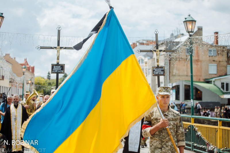 На Закарпатье прощаются с погибшими на Ровенском полигоне бойцами (фото, видео)