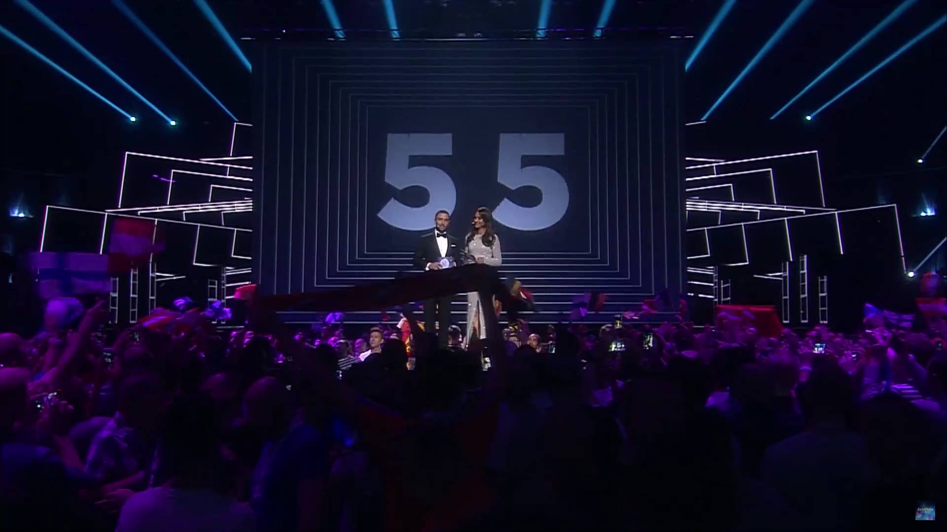 Линии для голосования закрыты