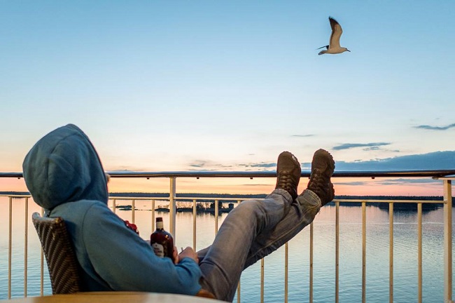 Тревел-блогер Максим Заселян