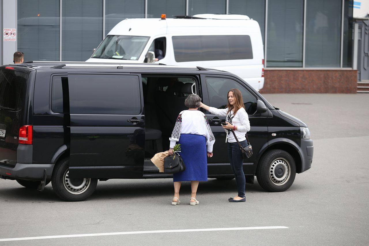 Вера Савченко в "Борисполе": "Если ее повезут в СИЗО, то сюда приедут добровольческие батальоны"