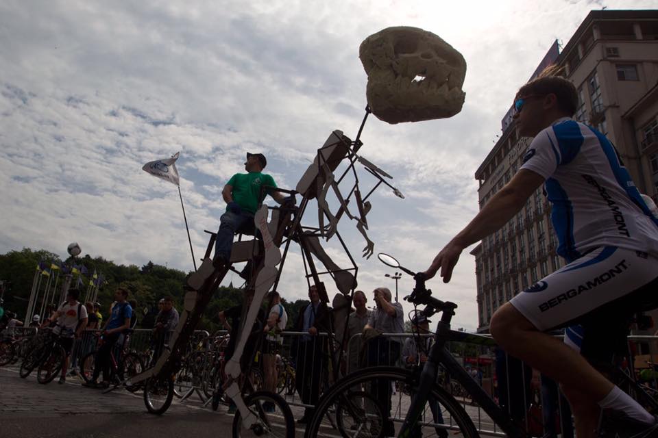 Велосипед в виде скелета