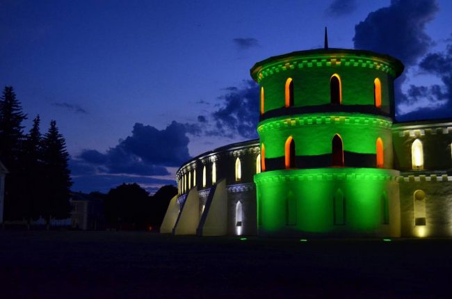 Город, которому повезло: Тростянец удивляет туристов Круглым двором и уникальным дендропарком