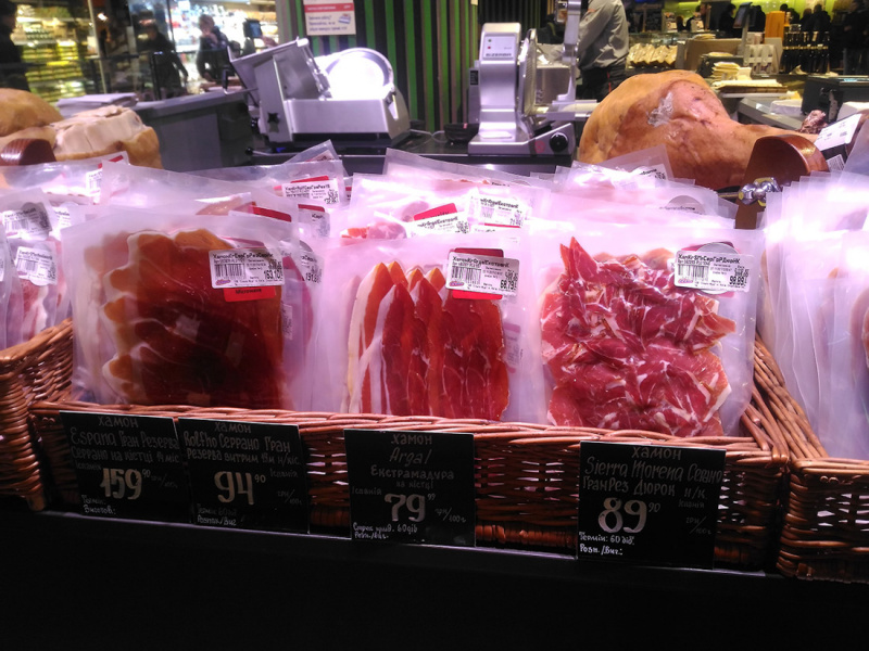 &quot;О, запрещеночка&quot;: российский блогер показал, что едят &quot;нищие украинцы&quot;