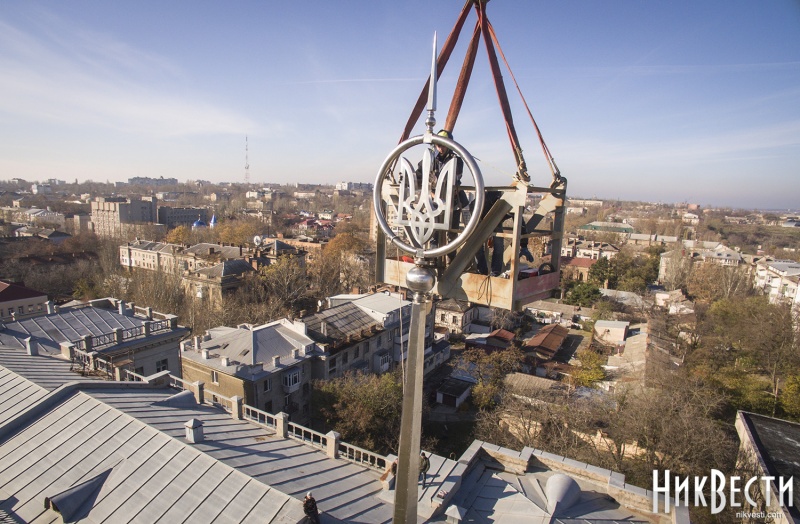 На мэрии Николаева заменили советскую звезду на трезубец