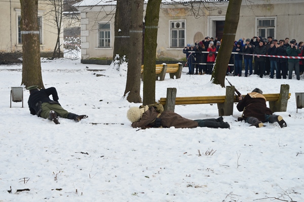 &quot;Это была победа духа и идеи&quot;: в Ивано-Франковске провели реконструкцию боя под Крутами
