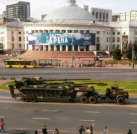 "Красотища!": Киевлян впечатлила военная техника на улицах столицы