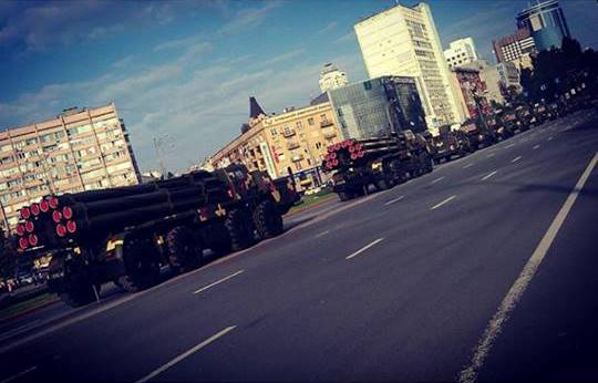 "Красотища!": Киевлян впечатлила военная техника на улицах столицы