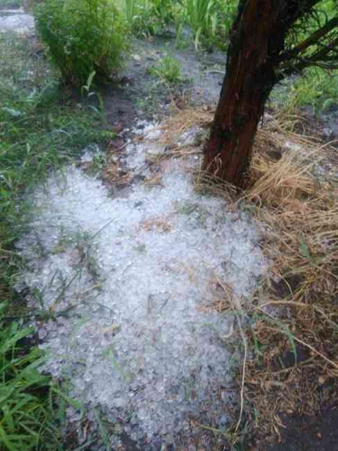 Крупный град и затопленные улицы: на Днепр обрушилась стихия