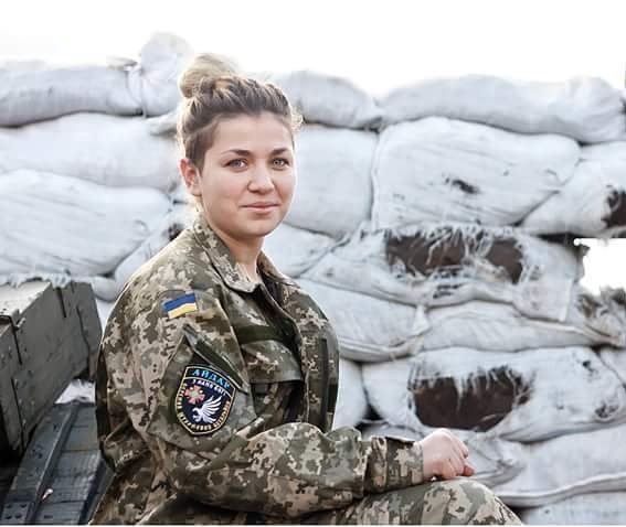 Краса врятує світ: 14 фото найвідважніших дівчат-захисниць України